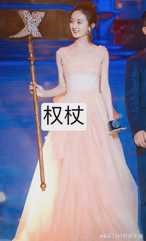 赵丽颖拿奖杯图片,奖杯在手,荣耀加身