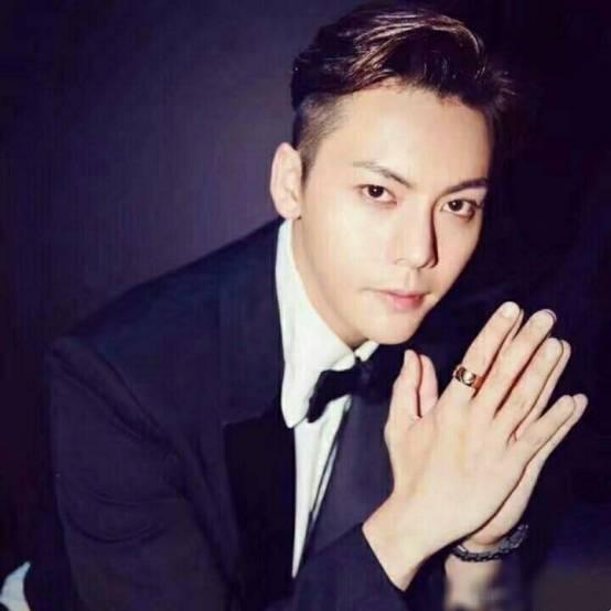 陈伟霆搞笑照片,笑料百出,萌态可掬