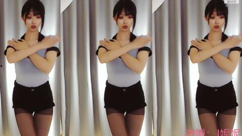 斗鱼美女主播下腰,舞动青春风采